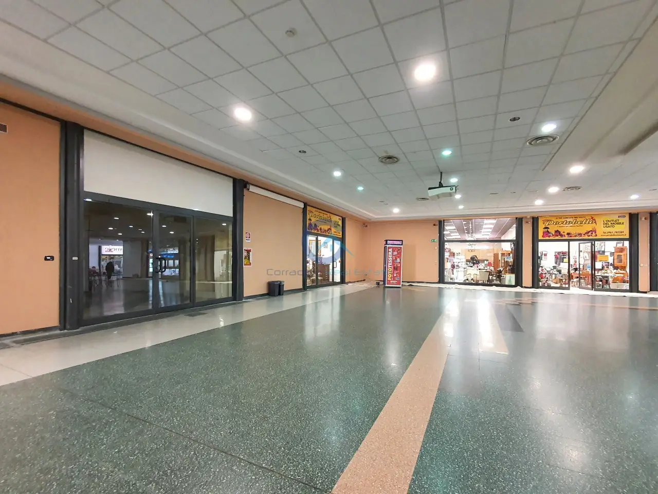 Negozio in Viale Magna Grecia 284, Catanzaro, {3} - Foto 1