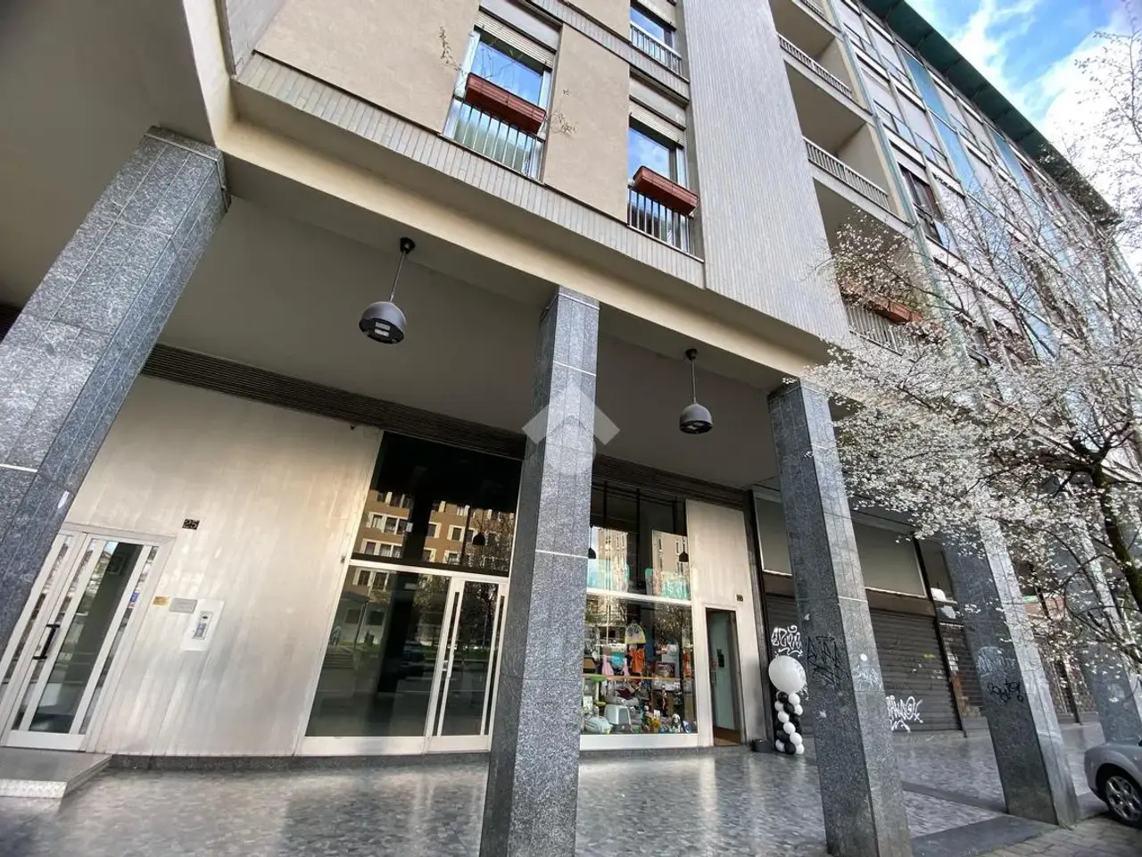 Negozio in Piazza Risorgimento 1, Seregno, {3} - Foto 1