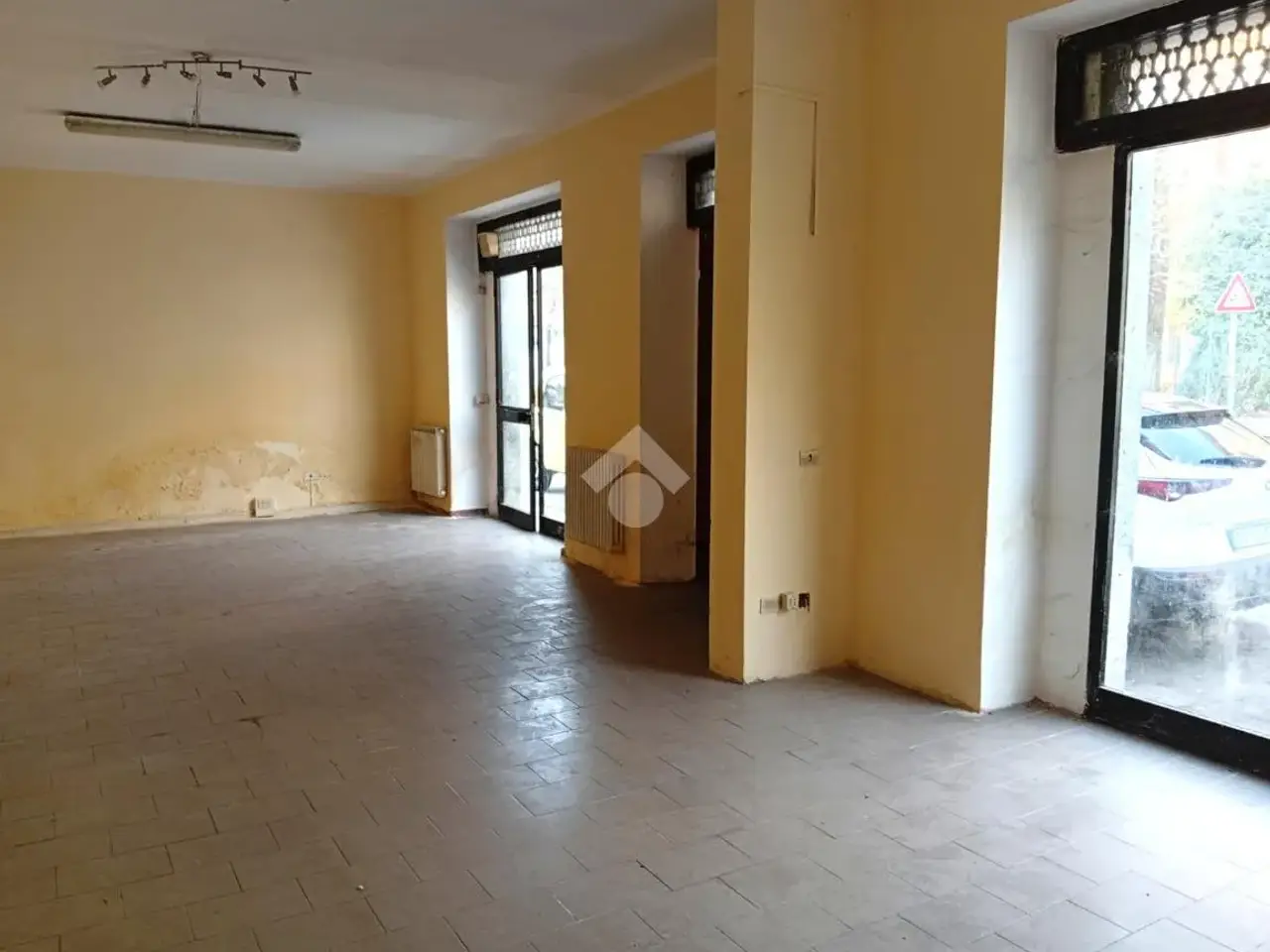 Negozio in Via Fratelli Toschi 4, Langhirano, {3} - Foto 1