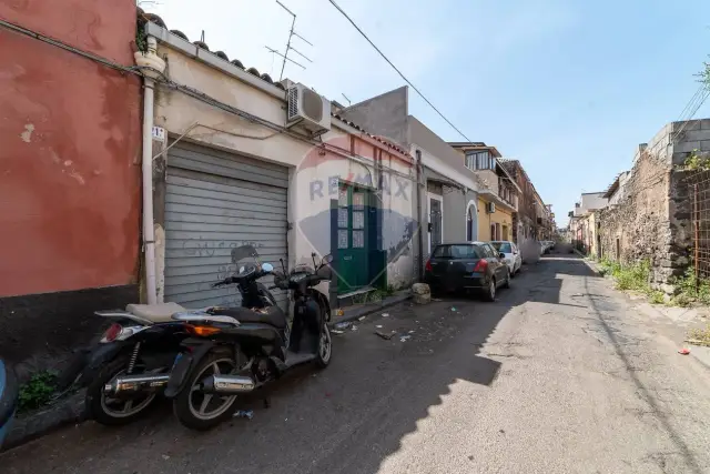 Casa indipendente in vendita, Via Testulla 21/23, Catania - Foto 1