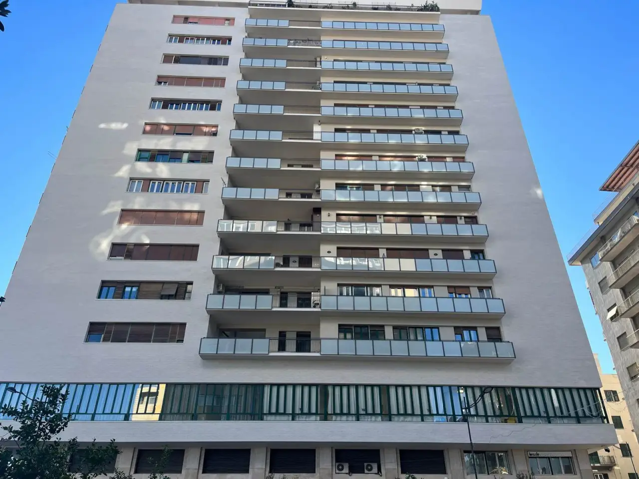 Azienda in Via Emerico Amari 8, Palermo, {3} - Foto 1