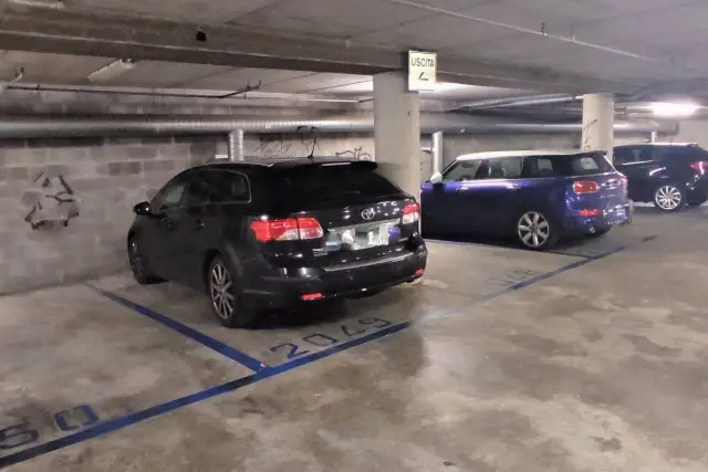 Autoparkplatz in Via Andrea Appiani, Seregno - Foto 1