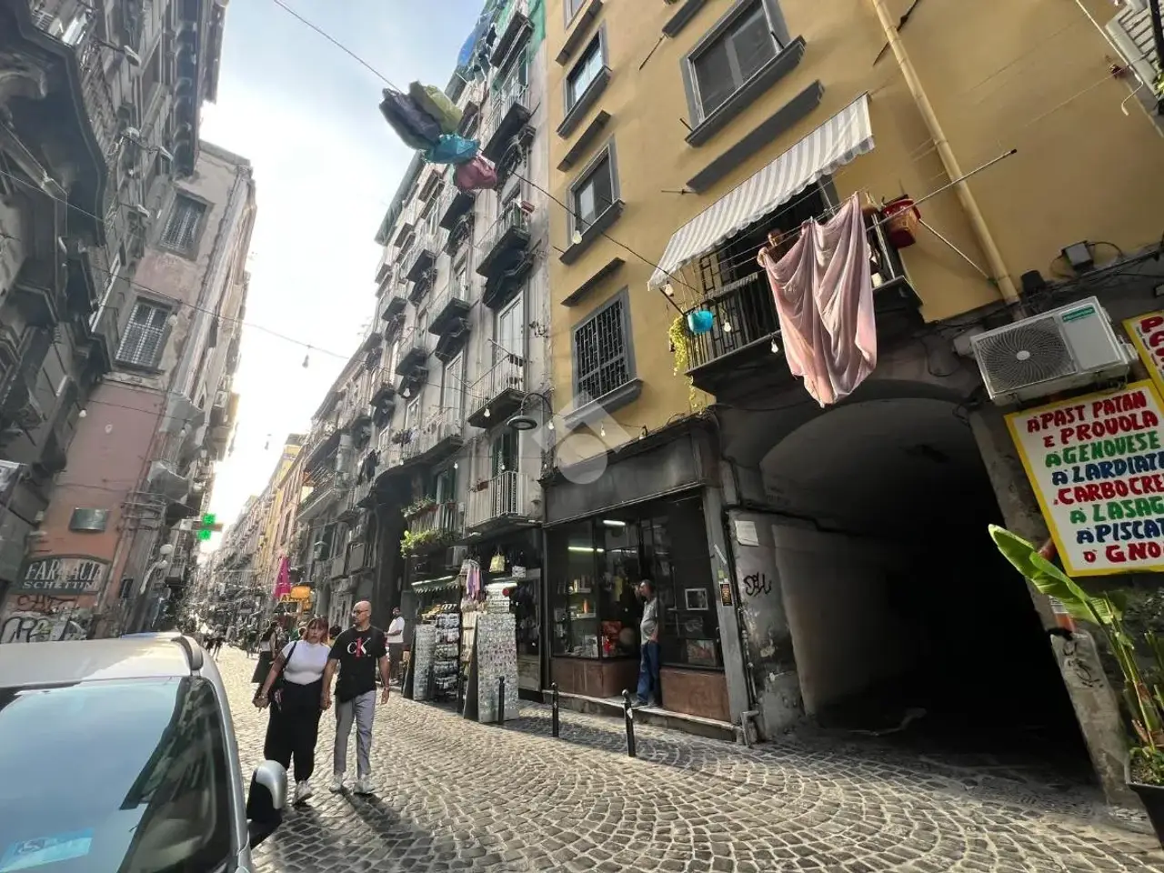Magazzino in Fondaco Montepiccolo ai Tribunali 4, Napoli, {3} - Foto 2
