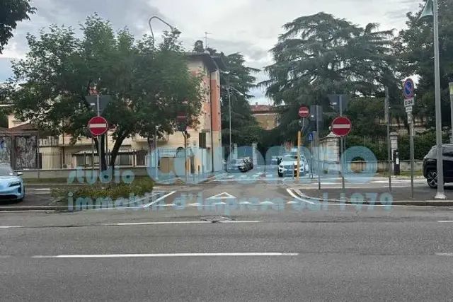 Negozio in Via Vittorio Emanuele II, Brescia - Foto 1