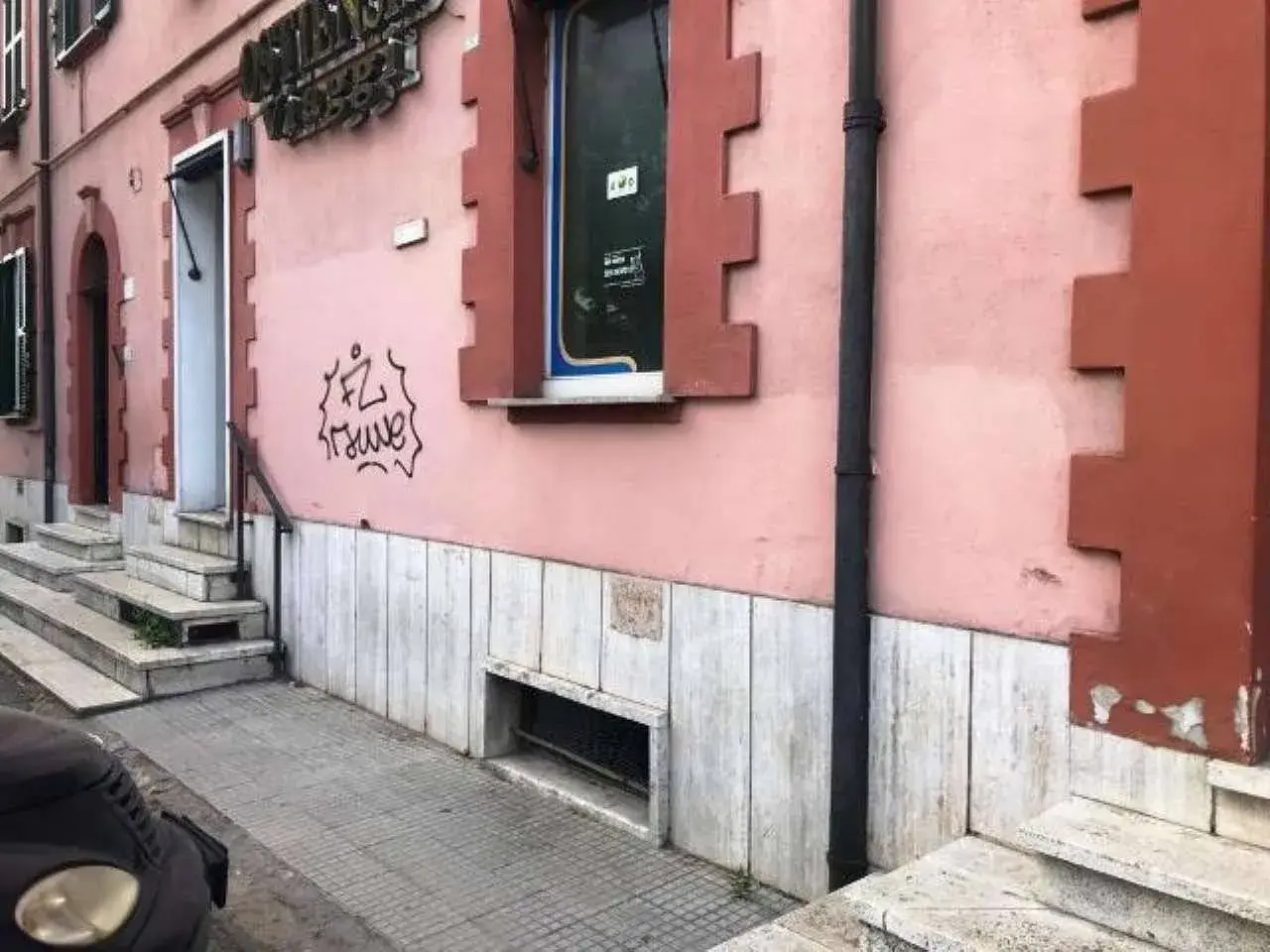 Magazzino in Viale dei Romagnoli 758 Roma, Roma, {3} - Foto 2