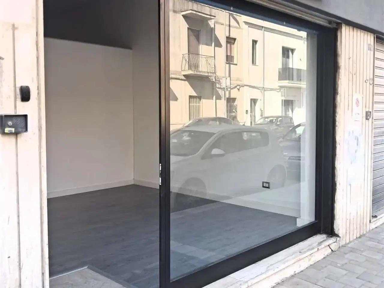 Locale commerciale in Via Cappuccini, 162, 72100 Brindisi, Brindisi, {3} - Foto 1