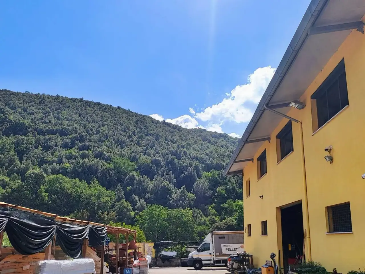 Capannone in Via Ungheria 8, Montelanico, {3} - Foto 1