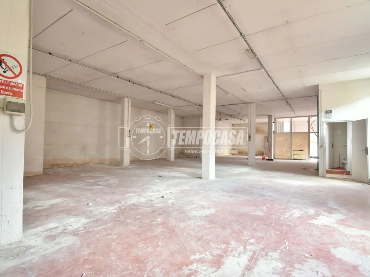 Magazzino in , Tolentino, {3} - Foto 1