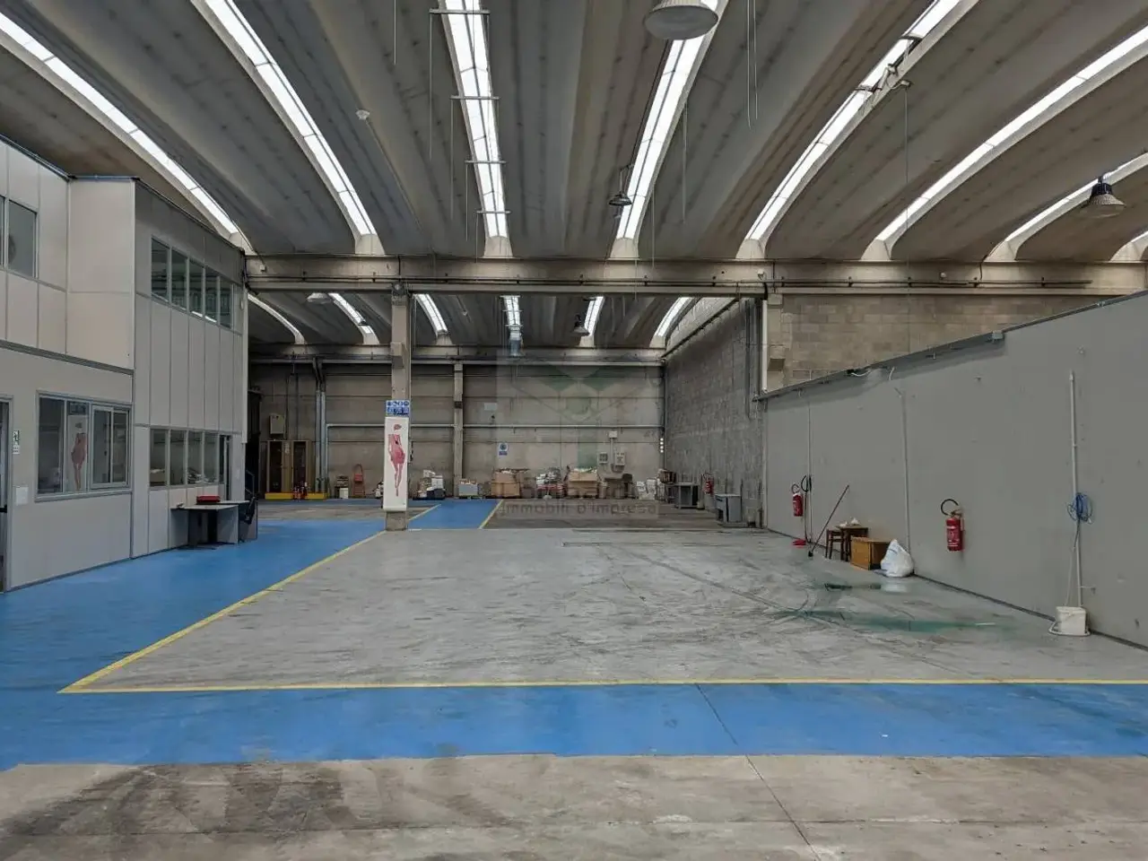 Capannone in Viale Lombardia, Trezzo Sull'Adda, {3} - Foto 1