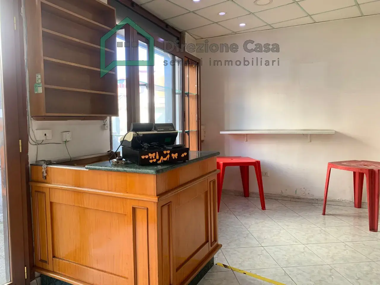 Esercizio commerciale in Via Ponti Rossi, 206, Napoli, {3} - Foto 1