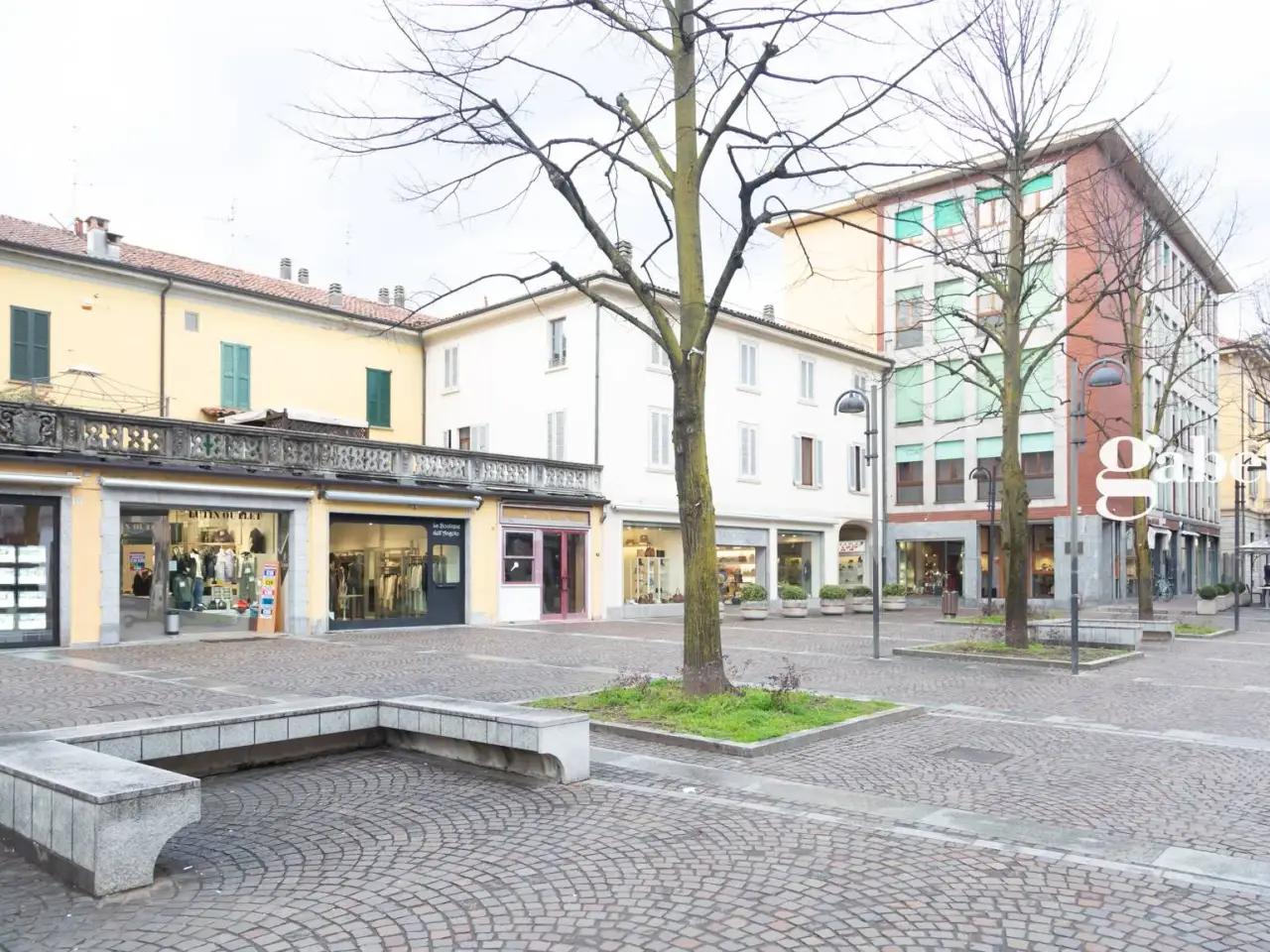 Negozio in Piazza Prinetti 18, Merate, {3} - Foto 1