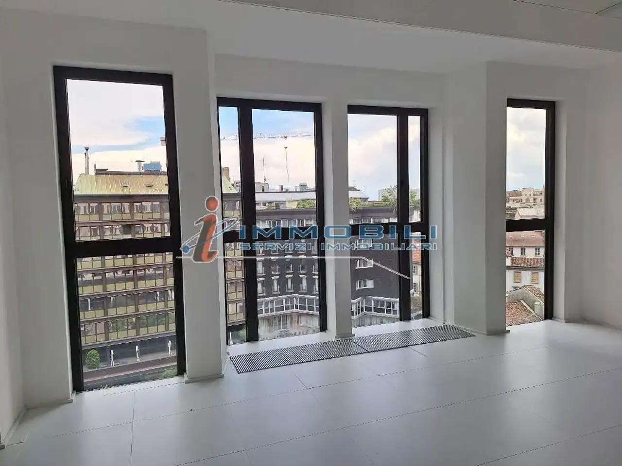 Esercizio commerciale in Corso Vittorio Emanuele II, Milano, {3} - Foto 2