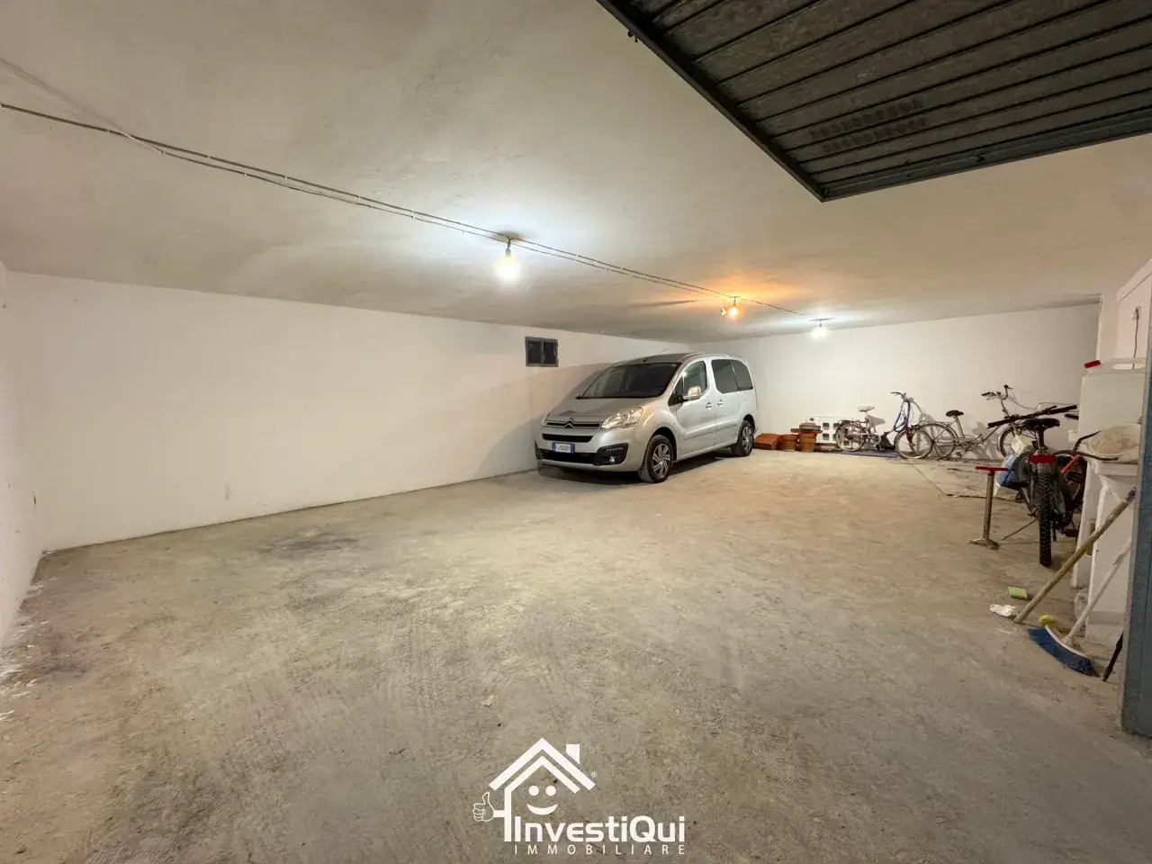 Parcheggio chiuso in Piazza Nenni 18, Pietra Ligure, {3} - Foto 2
