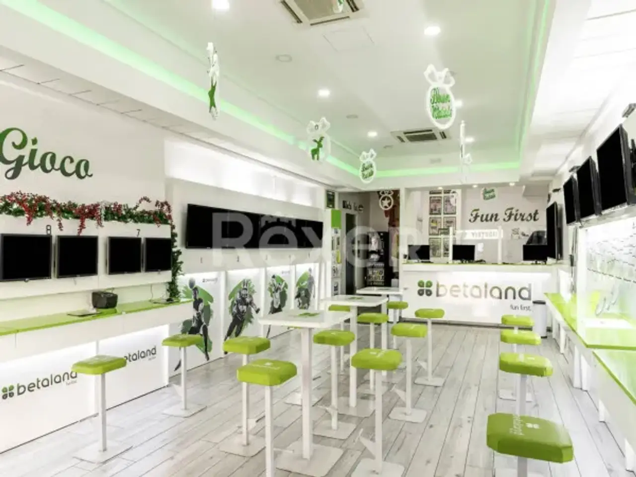 Negozio in Via Vittorio Veneto 221, Crotone, {3} - Foto 2
