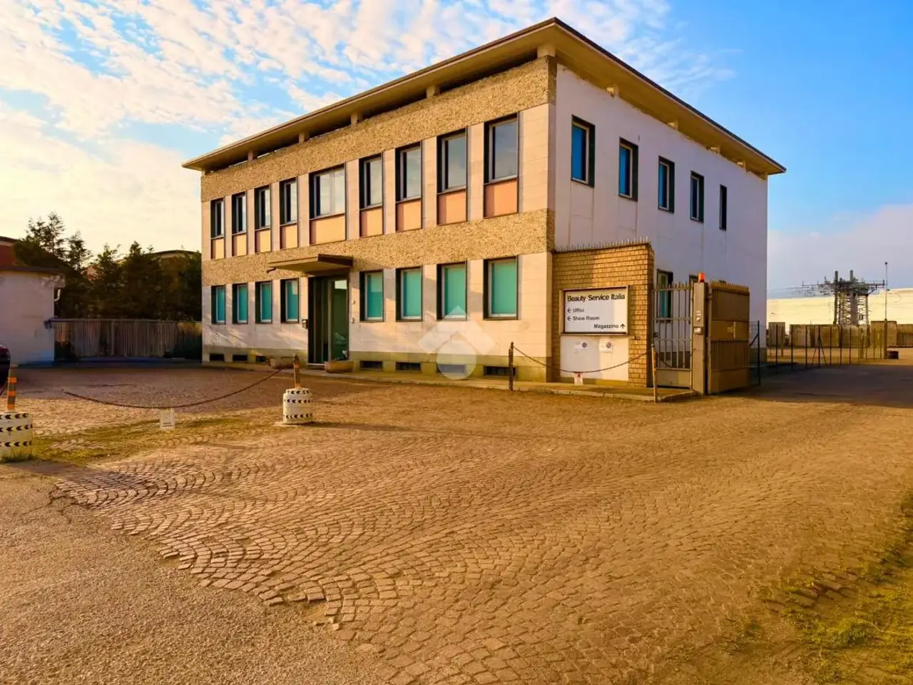 Palazzina commerciale in S.S. per Alessandria 33 33, Tortona, {3} - Foto 1