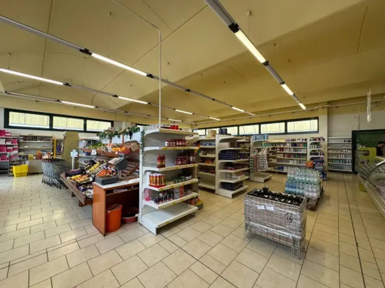Alimentari in Via Giovanni Paolo II, Schivenoglia, {3} - Foto 2