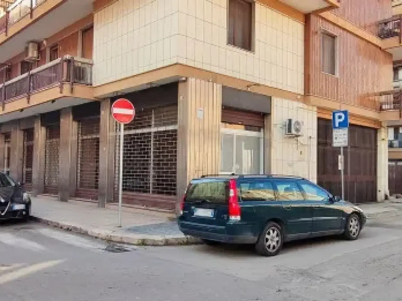 Negozio in Via a. Cesare Carelli, Foggia, {3} - Foto 1