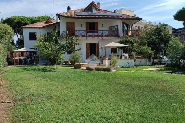 Villa in Via Giulio Cesare 12, Santa Marinella - Foto 1