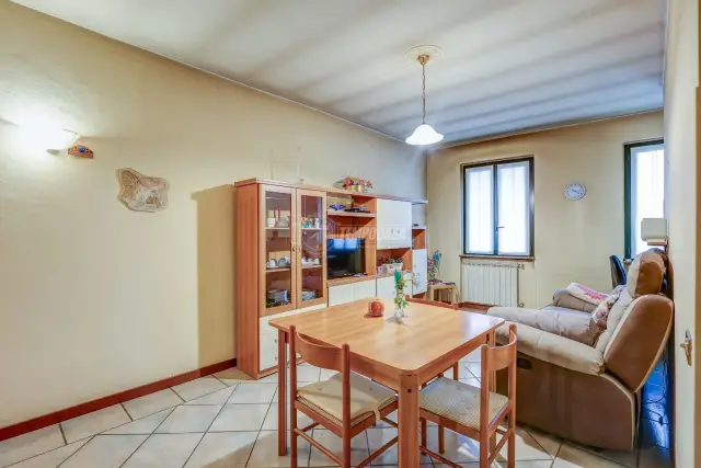 2-room flat in Via Verbano 18, Casorate Sempione - Photo 1