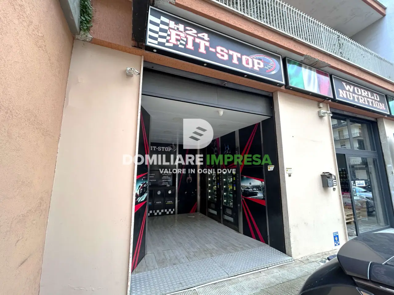 Locale commerciale in Via Giovanni Boccaccio, Lecce, {3} - Foto 2