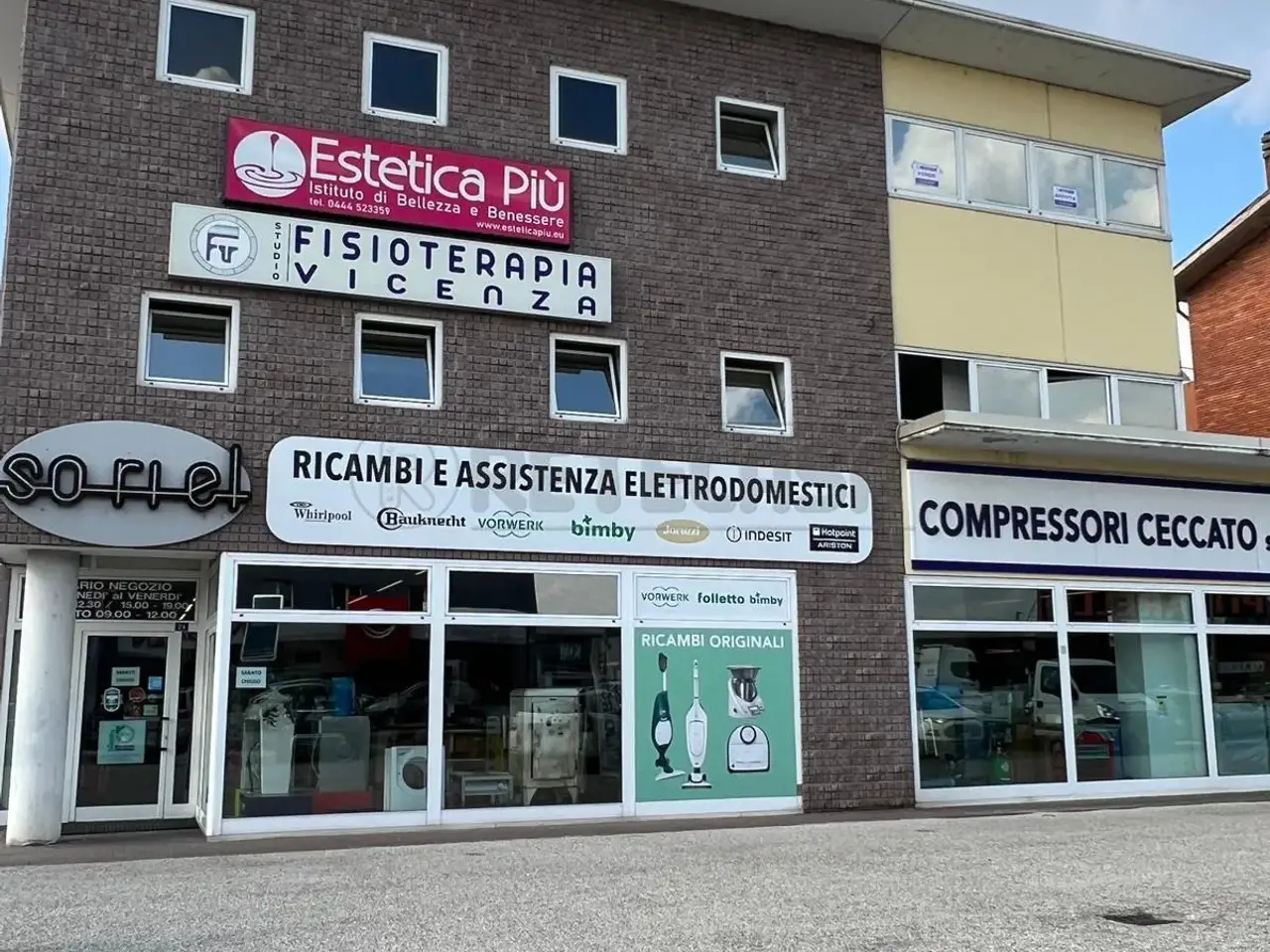 Ufficio in Via Cristoforo Colombo 2, Creazzo, {3} - Foto 1