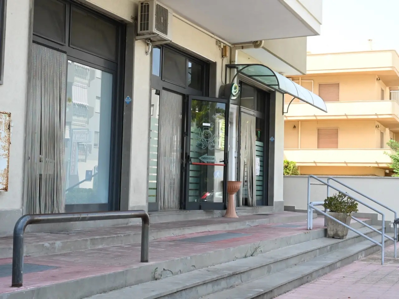 Negozio in Via Achille Grandi 33, Monopoli, {3} - Foto 2