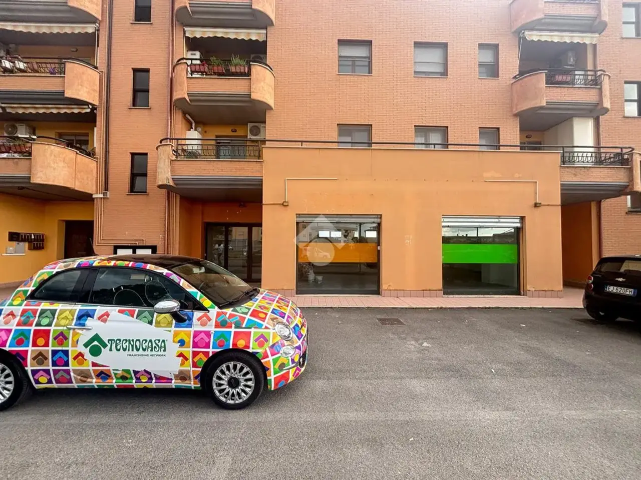 Negozio in Via delle Camelie 32, Latina, {3} - Foto 1