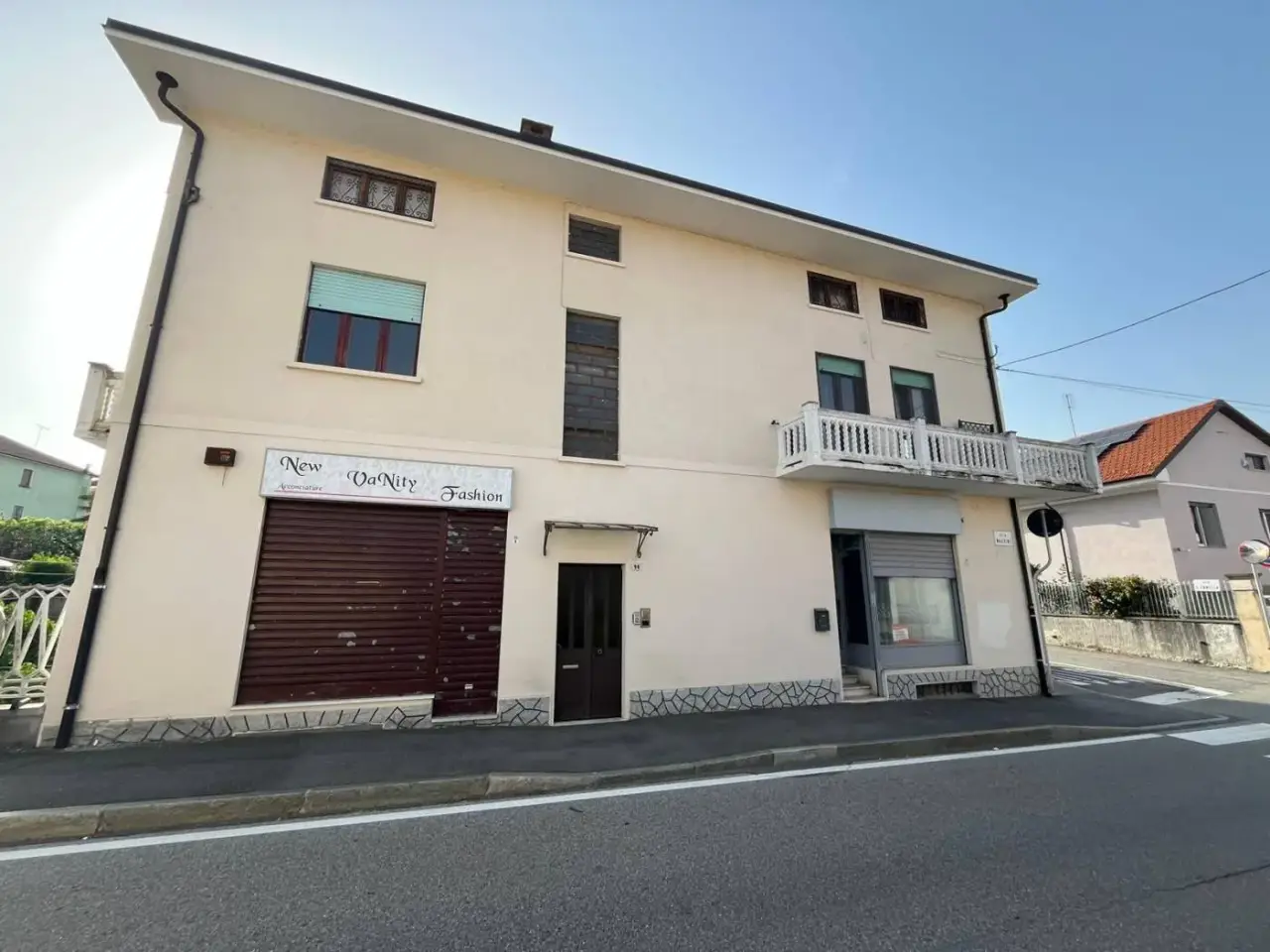 Palazzina commerciale in Via Giuseppe Mazzini 98, Rivoli, {3} - Foto 1