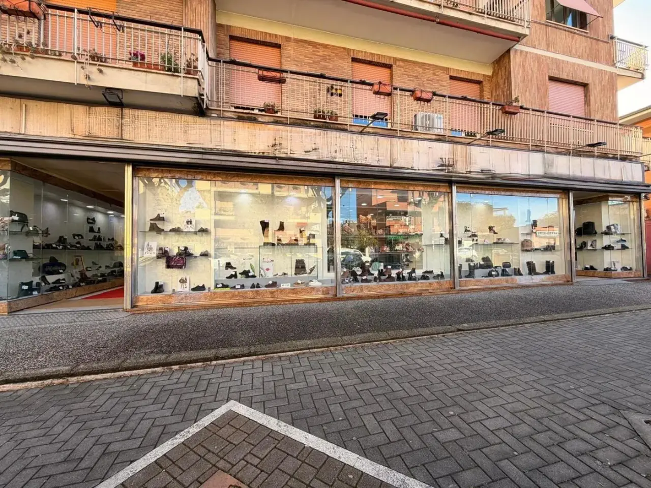 Negozio in Via Quattro Novembre, Ciampino, {3} - Foto 1