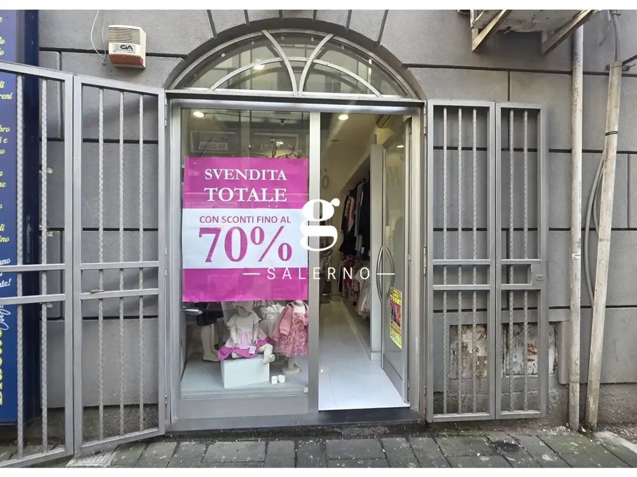 Esercizio commerciale in Via Santi Martiri Salernitani, Salerno, {3} - Foto 1