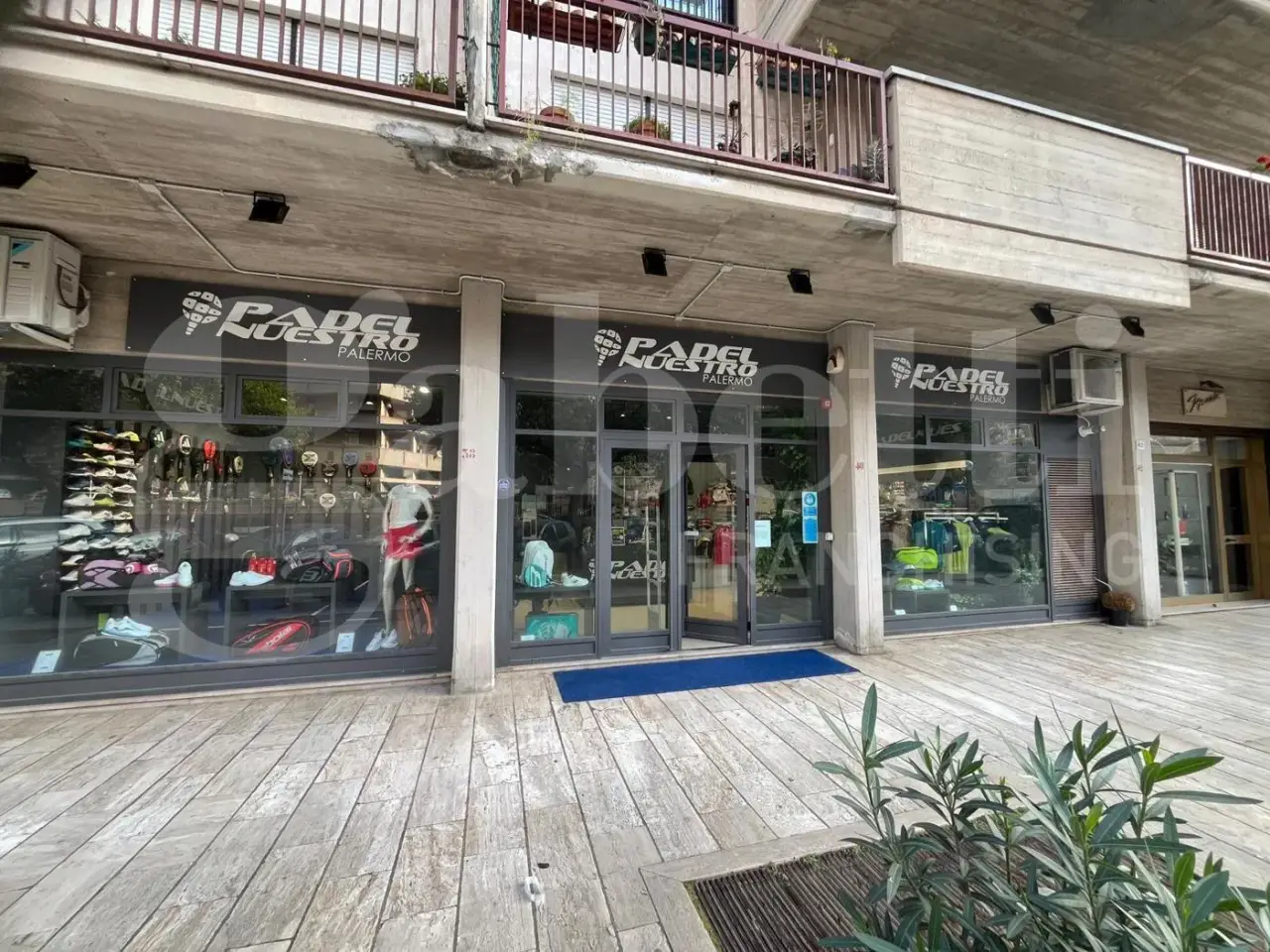 Esercizio commerciale in Via del Carabiniere 40, Palermo, {3} - Foto 1
