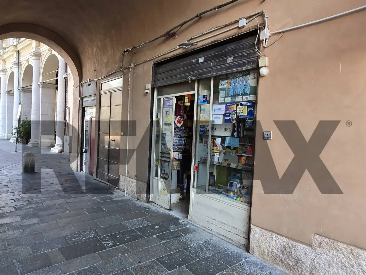 Esercizio commerciale in Piazza Castello 28, Ferrara, {3} - Foto 1