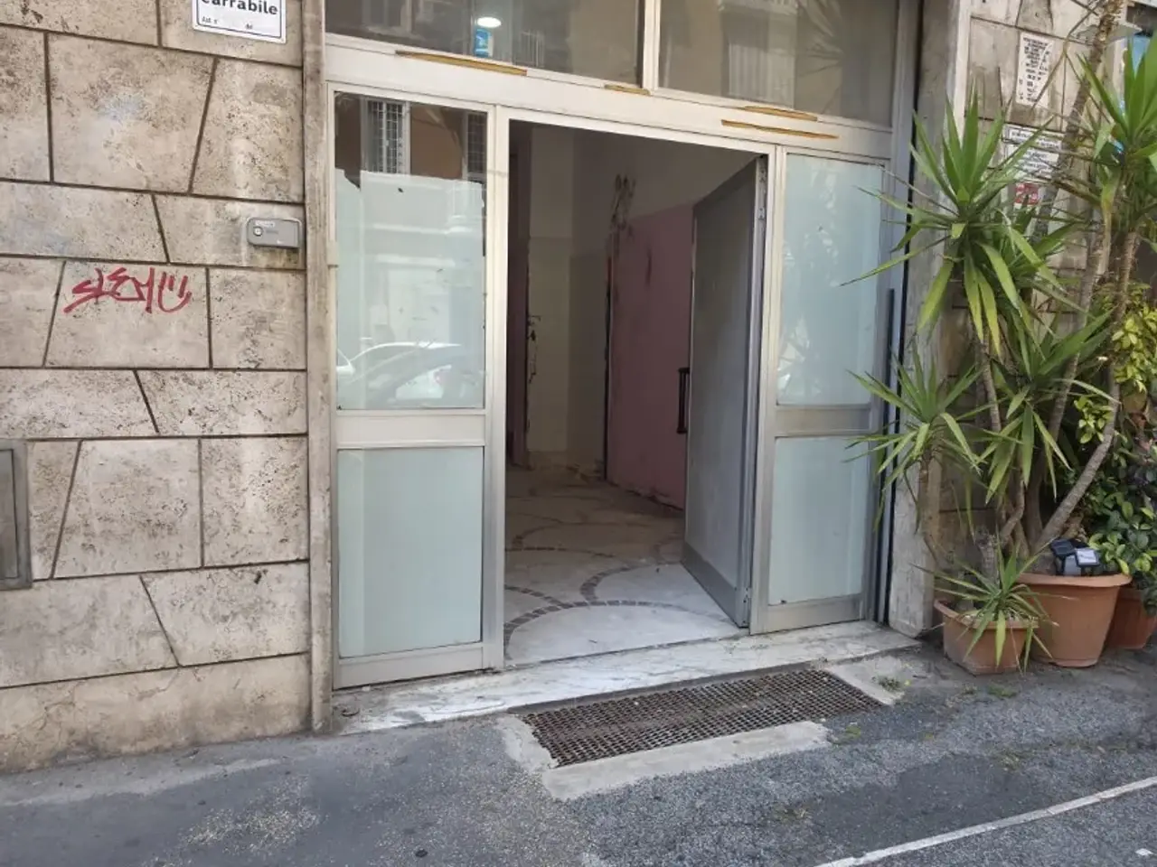 Negozio in Via Eurialo, Roma, {3} - Foto 1
