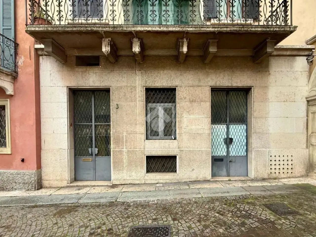 Negozio in Piazza Pasque Veronesi 3, Verona, {3} - Foto 1