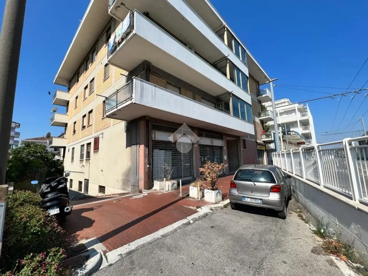 Negozio in Viale Ivo Oliveti 73, Rimini, {3} - Foto 2