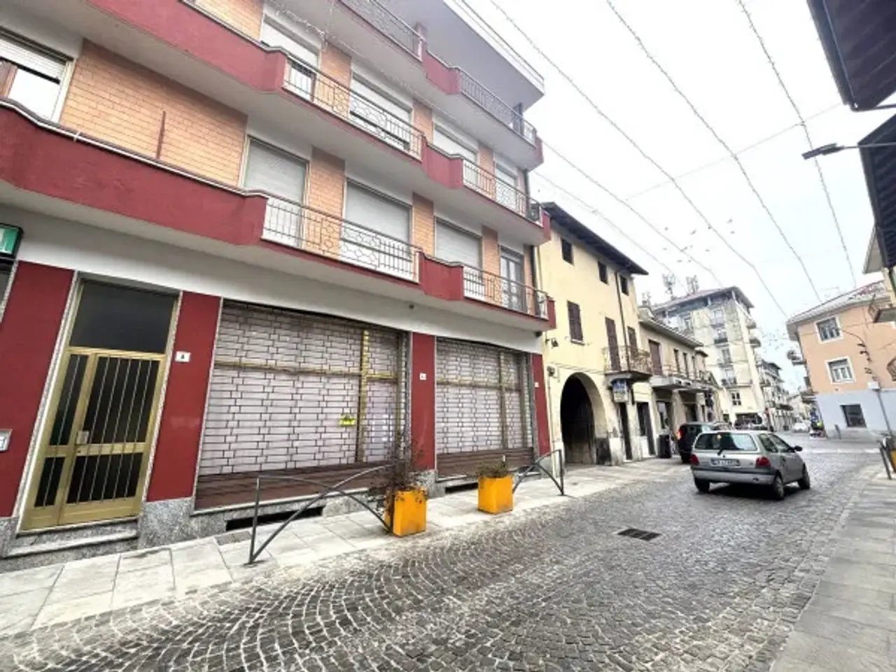 Negozio in Via Francesco Baracca 6, Cameri, {3} - Foto 1