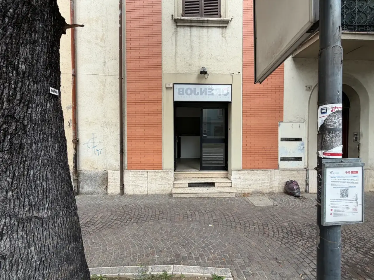 Negozio in Viale Curio Dentato 72, Terni, {3} - Foto 1