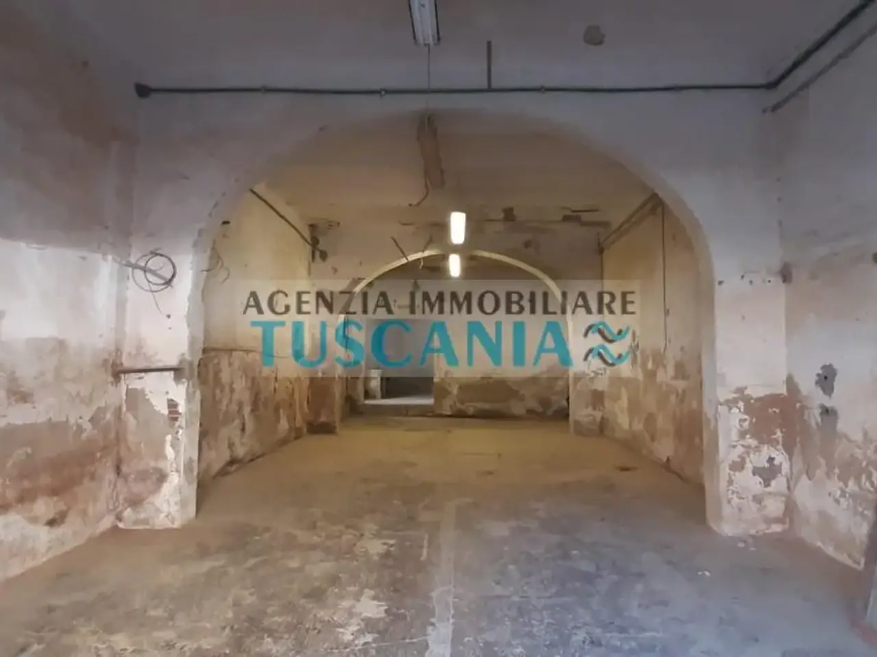 Locale commerciale in , Cecina, {3} - Foto 1