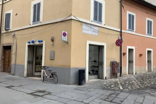 Negozio in Via 20 Settembre, Foligno - Foto 1