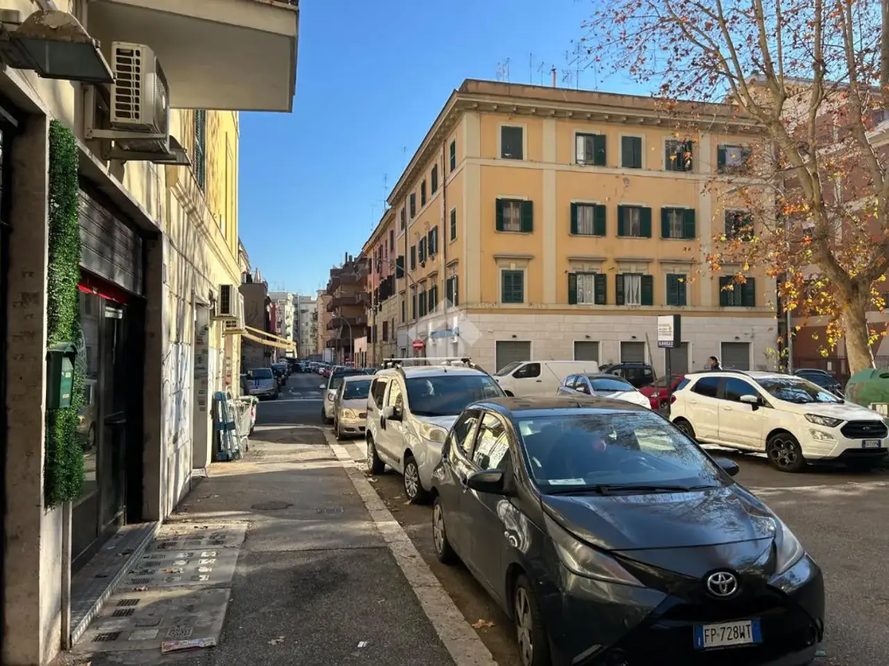 Negozio in Piazza del Quadraretto 31, Roma, {3} - Foto 1