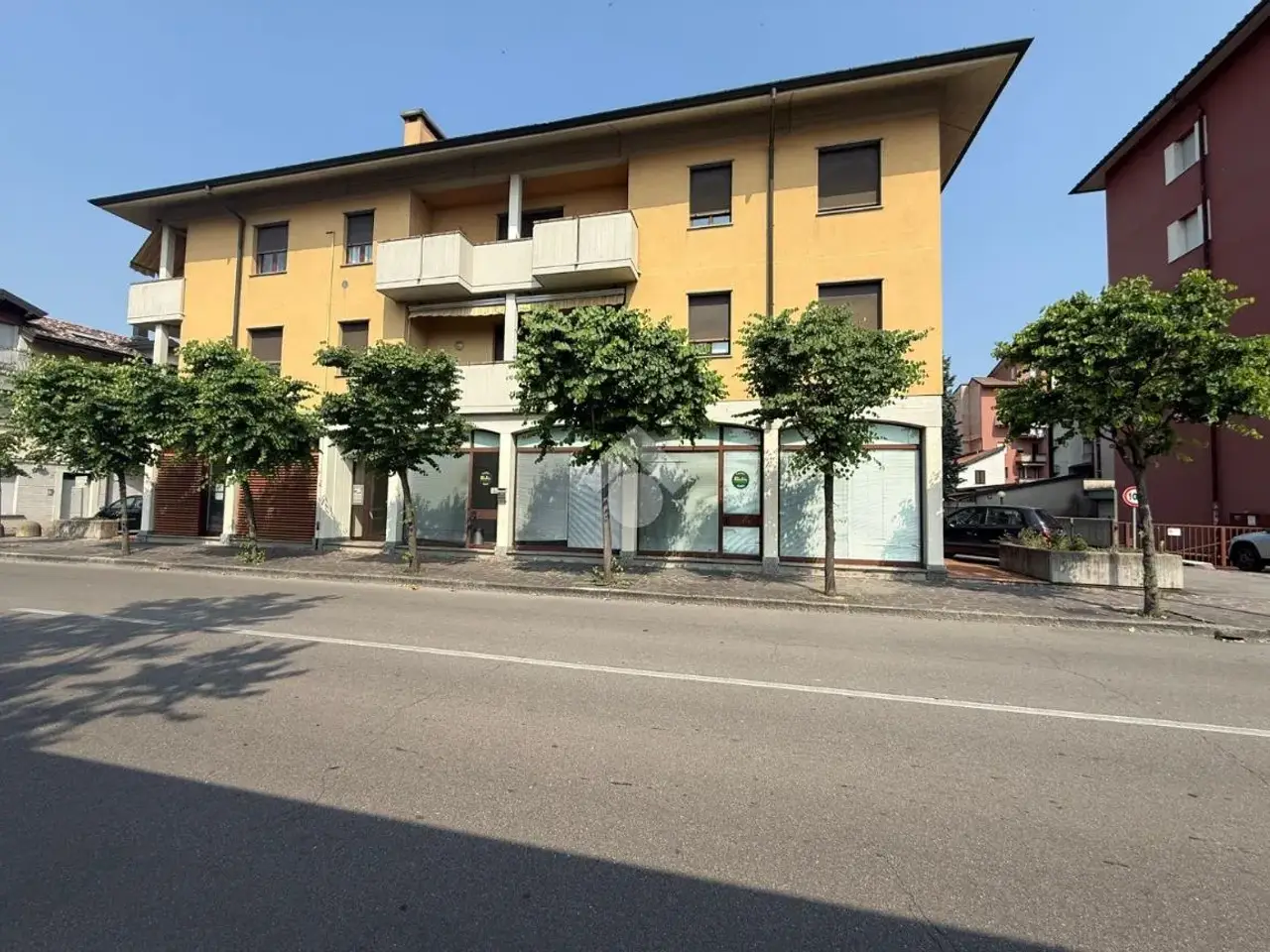 Negozio in Via Fratelli Rosselli 13, Parabiago, {3} - Foto 2
