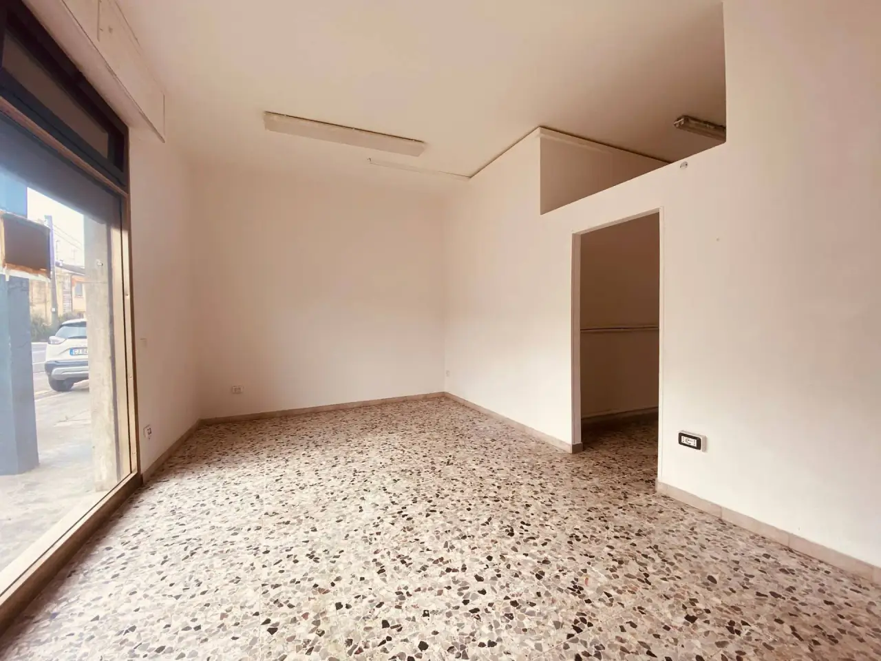 Esercizio commerciale in Via Roma Nord, Borgo Mantovano, {3} - Foto 1