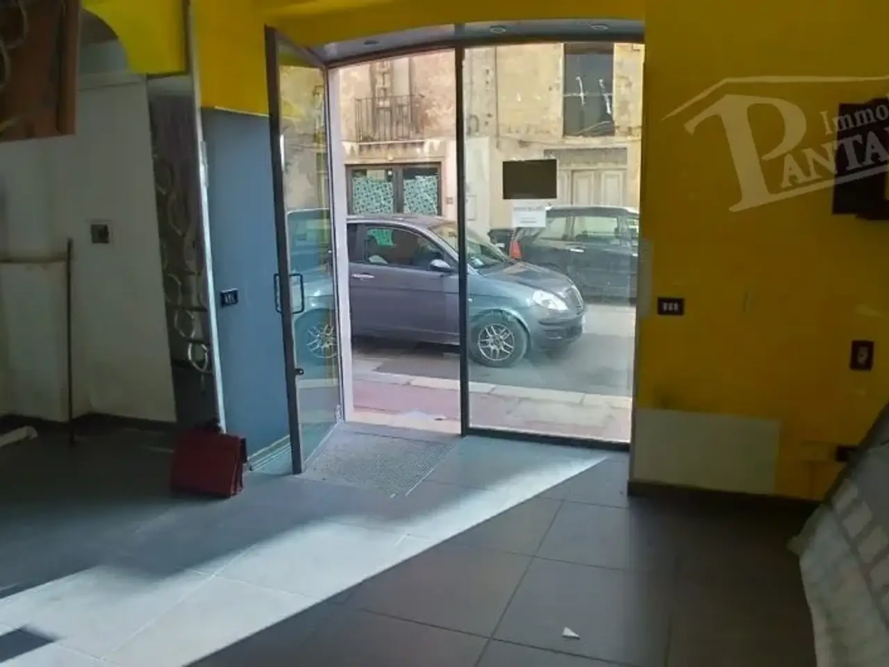 Esercizio commerciale in 
Via Edoardo Alagna									, 
Marsala									, Marsala, {3} - Foto 1