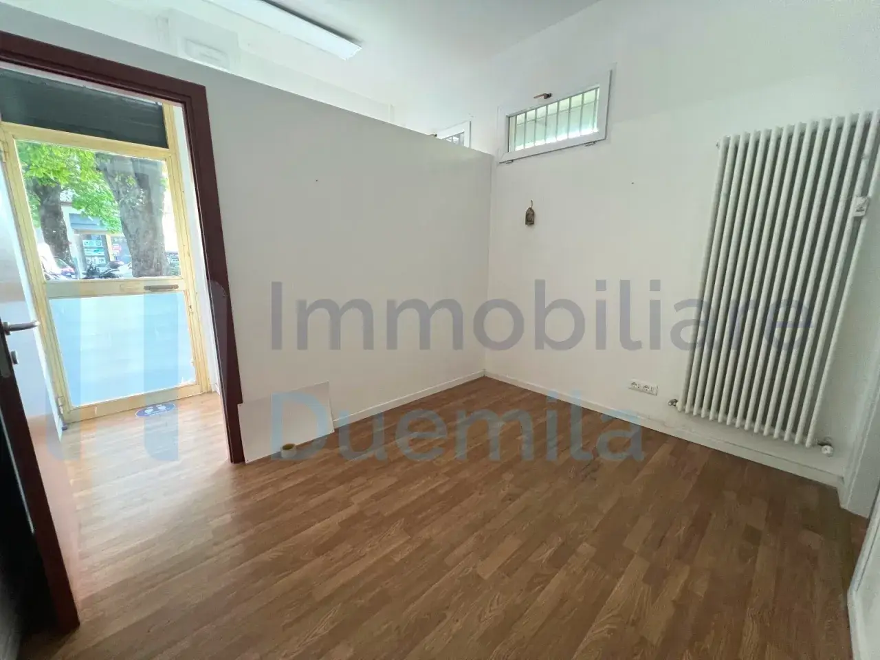 Palazzina commerciale in , Bologna, {3} - Foto 1
