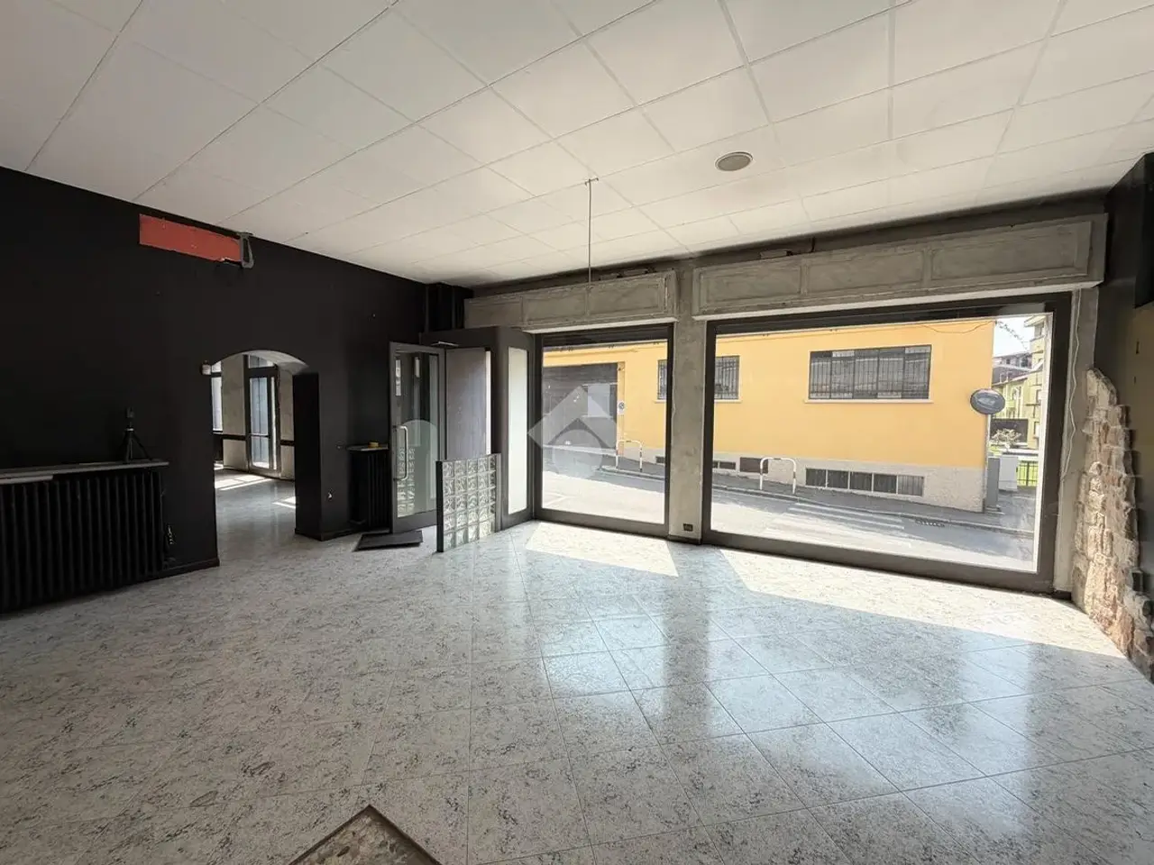Negozio in Via Francesco Petrarca 21, Lecco, {3} - Foto 1