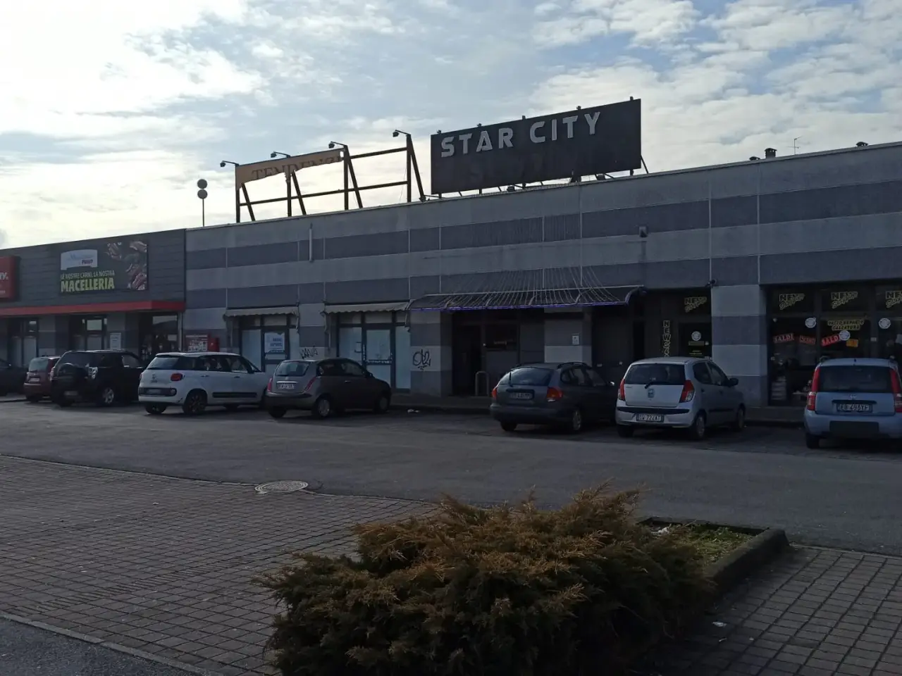 Abbigliamento in Via Luigi Einaudi 24, Pessano Con Bornago, {3} - Foto 1
