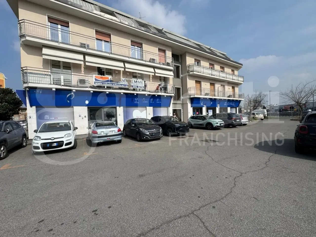 Negozio in Viale I Maggio 1, Garbagnate Milanese, {3} - Foto 2
