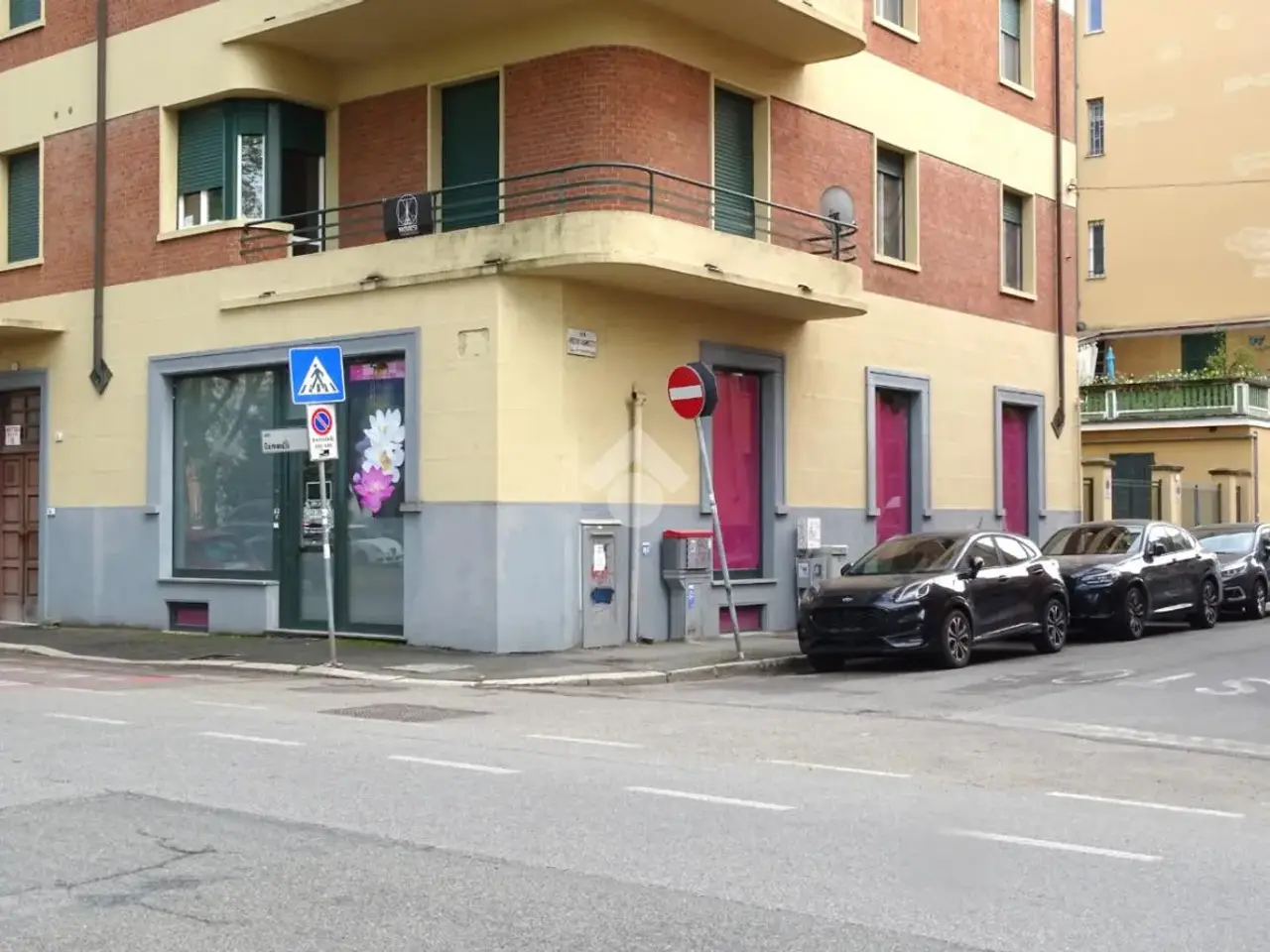 Negozio in Spalto Gamondio 15, Alessandria, {3} - Foto 1