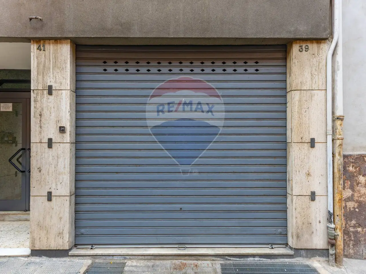 Negozio in Via Ravanas 39, Bari, {3} - Foto 2