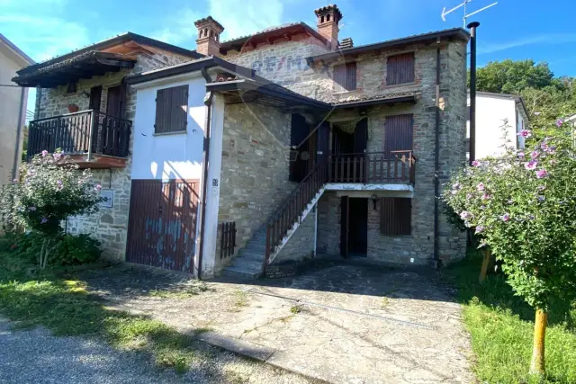 Detached house in Loc Bazzari, Alta Val Tidone - Photo 1